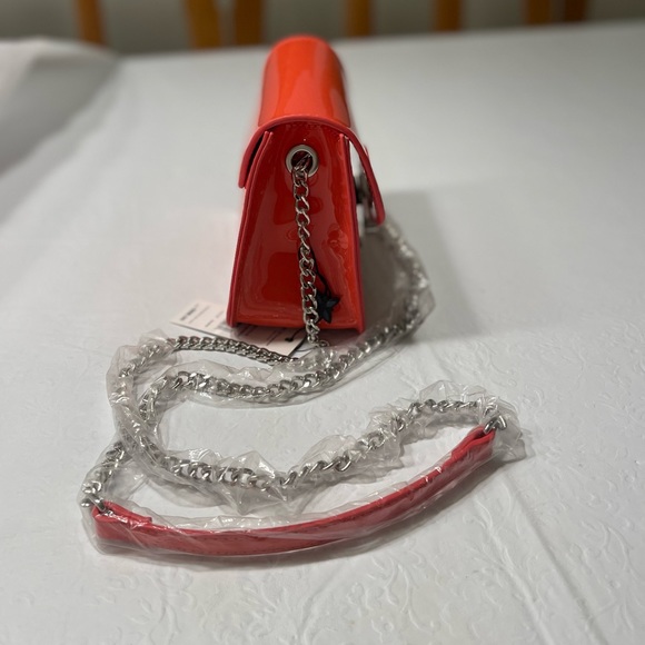 BCBGenertion Milly crossbody chain bag color Guava - Picture 4 of 7